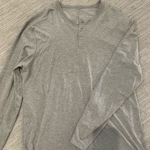 Men’s long sleeve lululemon shirt